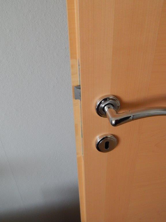 BAU.DE / BAU-Forum: 4. Bild zu Frage "Farbunterschiede bei Furniertüren: Ursachen, Bewertung & Lösungen vom Experten?" im BAU-Forum "Ausbauarbeiten" BAU.DE / BAU-Forum: 4. Bild zu Frage "Farbunterschiede bei Furniertüren: Ursachen, Bewertung & Lösungen vom Experten?" im BAU-Forum "Ausbauarbeiten"