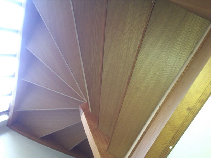 BAU.DE / BAU-Forum: 2. Bild zu Frage "Wangenholztreppe unterseitig dämmen und verschließen" im BAU-Forum "Ausbauarbeiten" BAU.DE / BAU-Forum: 2. Bild zu Frage "Wangenholztreppe unterseitig dämmen und verschließen" im BAU-Forum "Ausbauarbeiten"