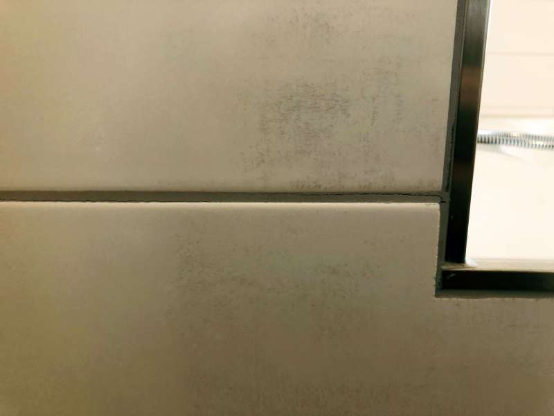 BAU.DE / BAU-Forum: 1. Bild zu Antwort "Fotos" auf die Frage "Risse in Fliesen: Ursachen, Bewertung & Maßnahmen – Sind Haarrisse normal?" im BAU-Forum "Ausbauarbeiten" BAU.DE / BAU-Forum: 1. Bild zu Antwort "Fotos" auf die Frage "Risse in Fliesen: Ursachen, Bewertung & Maßnahmen – Sind Haarrisse normal?" im BAU-Forum "Ausbauarbeiten"