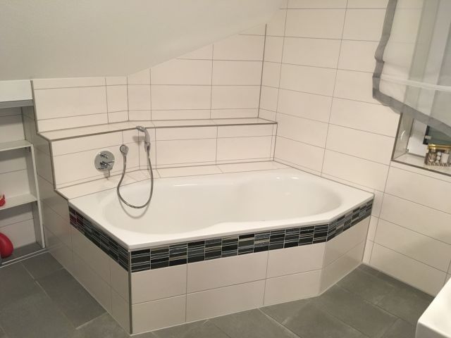 BAU.DE / BAU-Forum: 4. Bild zu Antwort "Fotos" auf die Frage "Risse in Fliesen: Ursachen, Bewertung & Maßnahmen – Sind Haarrisse normal?" im BAU-Forum "Ausbauarbeiten" BAU.DE / BAU-Forum: 4. Bild zu Antwort "Fotos" auf die Frage "Risse in Fliesen: Ursachen, Bewertung & Maßnahmen – Sind Haarrisse normal?" im BAU-Forum "Ausbauarbeiten"