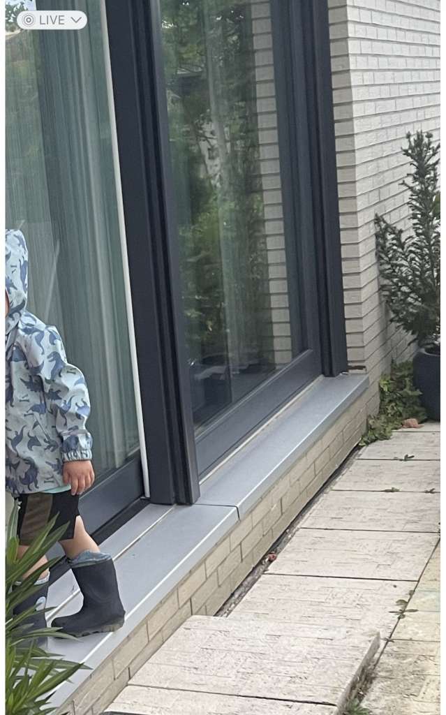 BAU.DE / BAU-Forum: 2. Bild zu Frage "Fuge zwischen Hauswand und Terrasse schließen: Professionelle Abdichtung nach Starkregen?" im BAU-Forum "Ausbauarbeiten" BAU.DE / BAU-Forum: 2. Bild zu Frage "Fuge zwischen Hauswand und Terrasse schließen: Professionelle Abdichtung nach Starkregen?" im BAU-Forum "Ausbauarbeiten"