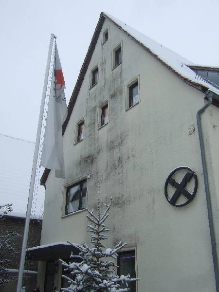 BAU.DE / BAU-Forum: 1. Bild zu Antwort "Kunststoffpampe: Nachteile auf Häusern nicht zu übersehen" auf die Frage "Kunststoffputz vs. Mineralischer Putz: Vorteile, Nachteile & Empfehlungen?" im BAU-Forum "Außenwände und Fassaden" BAU.DE / BAU-Forum: 1. Bild zu Antwort "Kunststoffpampe: Nachteile auf Häusern nicht zu übersehen" auf die Frage "Kunststoffputz vs. Mineralischer Putz: Vorteile, Nachteile & Empfehlungen?" im BAU-Forum "Außenwände und Fassaden"