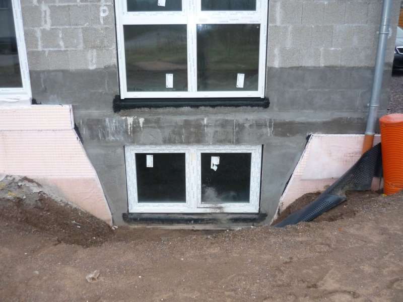 BAU.DE / BAU-Forum: 1. Bild zu Frage "Lichthof: Trockenmauer an Fassade anschließen" im BAU-Forum "Außenwände und Fassaden" BAU.DE / BAU-Forum: 1. Bild zu Frage "Lichthof: Trockenmauer an Fassade anschließen" im BAU-Forum "Außenwände und Fassaden"