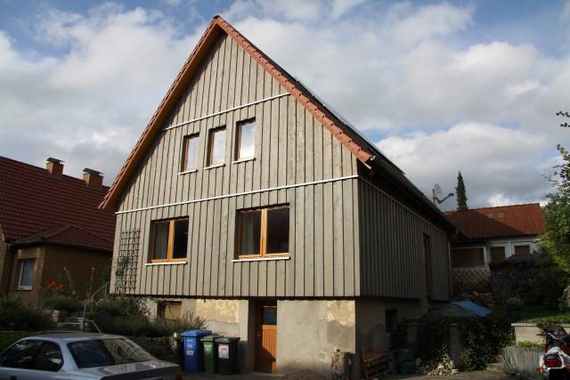 BAU.DE / BAU-Forum: 2. Bild zu Antwort "VHF Eigenleistung: Fassadenverkleidung – Material & Montage" auf die Frage "Vorgehängte hinterlüftete Fassade (VHF) in Eigenleistung: Was ist möglich? Erfahrungen?" im BAU-Forum "Außenwände und Fassaden" BAU.DE / BAU-Forum: 2. Bild zu Antwort "VHF Eigenleistung: Fassadenverkleidung – Material & Montage" auf die Frage "Vorgehängte hinterlüftete Fassade (VHF) in Eigenleistung: Was ist möglich? Erfahrungen?" im BAU-Forum "Außenwände und Fassaden"