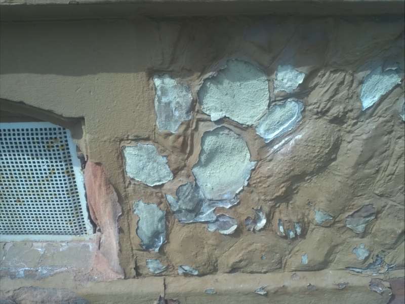 BAU.DE / BAU-Forum: 2. Bild zu Frage "Sandsteinsockel sanieren: Kosten, Methoden & Risiken bei bröselndem Stein?" im BAU-Forum "Außenwände und Fassaden" BAU.DE / BAU-Forum: 2. Bild zu Frage "Sandsteinsockel sanieren: Kosten, Methoden & Risiken bei bröselndem Stein?" im BAU-Forum "Außenwände und Fassaden"