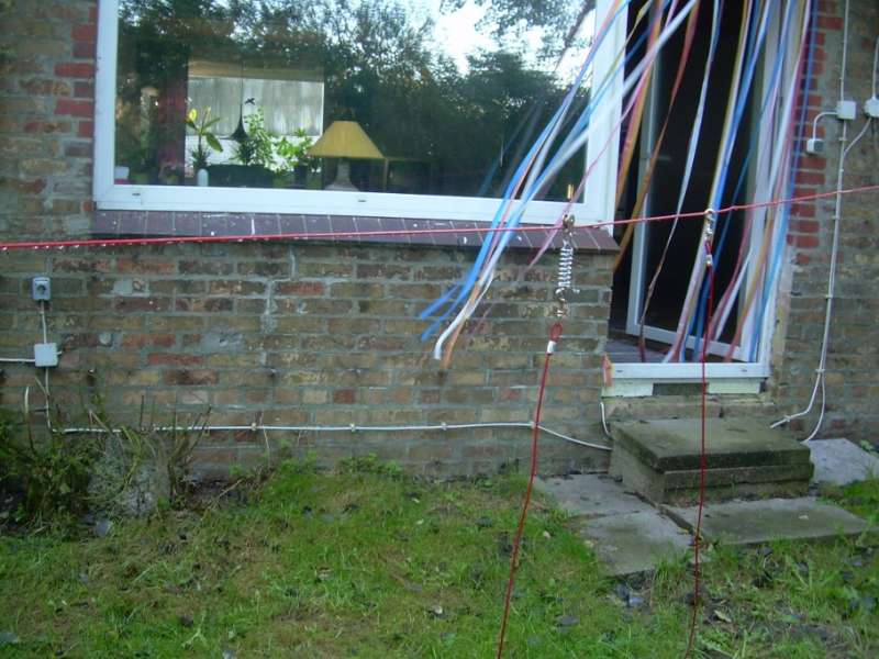 BAU.DE / BAU-Forum: 1. Bild zu Antwort "hier mal ein Foto" auf die Frage "Terrasse an Hauswand bauen: Schutz vor Nässe & Frost – Kosten, Materialien, Anleitung?" im BAU-Forum "Außenwände und Fassaden" BAU.DE / BAU-Forum: 1. Bild zu Antwort "hier mal ein Foto" auf die Frage "Terrasse an Hauswand bauen: Schutz vor Nässe & Frost – Kosten, Materialien, Anleitung?" im BAU-Forum "Außenwände und Fassaden"