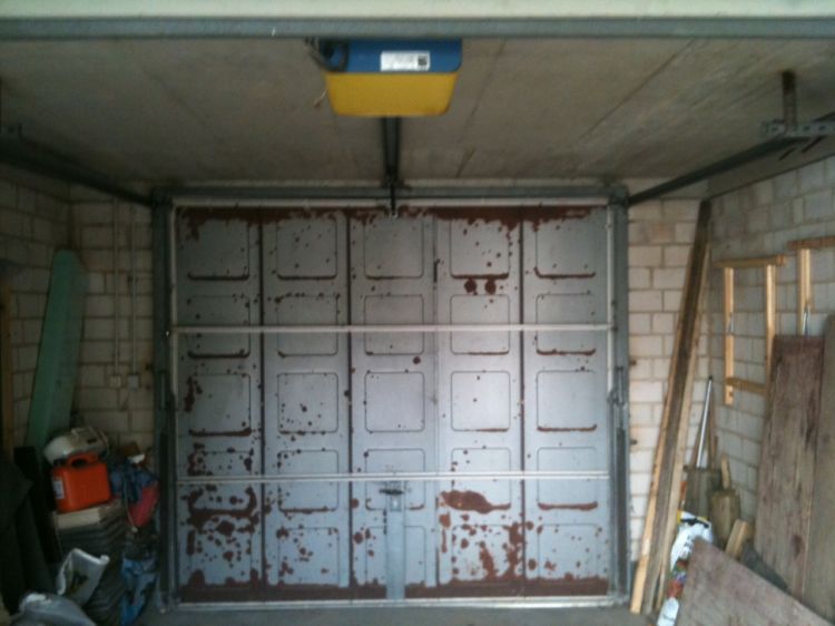 BAU.DE / BAU-Forum: 2. Bild zu Frage "Sektionaltor in Garage nachrüsten: Kosten, Montage & passende Modelle für Altbauten?" im BAU-Forum "Außenwände und Fassaden" BAU.DE / BAU-Forum: 2. Bild zu Frage "Sektionaltor in Garage nachrüsten: Kosten, Montage & passende Modelle für Altbauten?" im BAU-Forum "Außenwände und Fassaden"