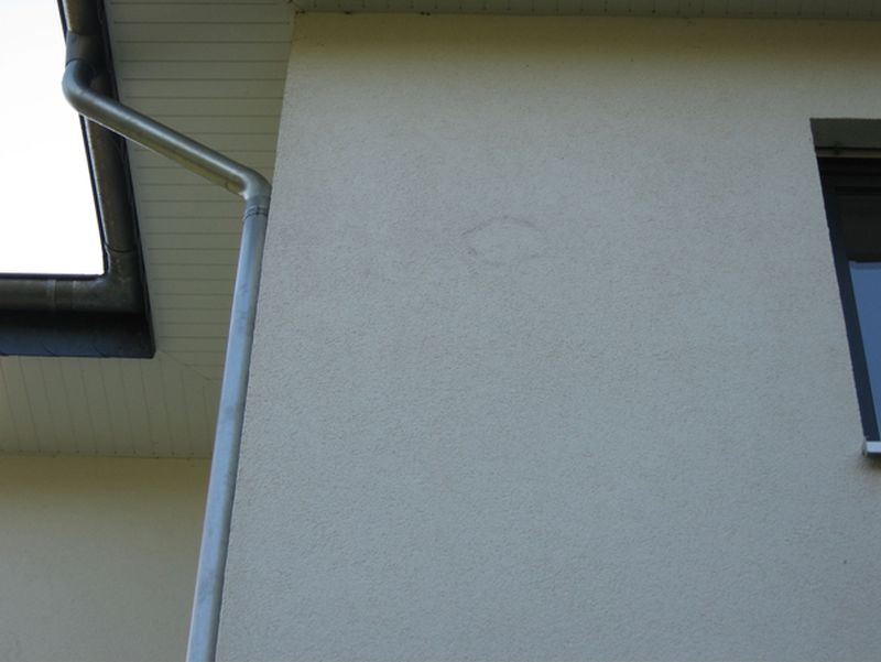 BAU.DE / BAU-Forum: 1. Bild zu Antwort "Gebe H. Schwarzmeier Recht." auf die Frage "Flecken auf Vollwärmeschutzfassade: Ursachen, Reinigung & Vorbeugung?" im BAU-Forum "Außenwände und Fassaden" BAU.DE / BAU-Forum: 1. Bild zu Antwort "Gebe H. Schwarzmeier Recht." auf die Frage "Flecken auf Vollwärmeschutzfassade: Ursachen, Reinigung & Vorbeugung?" im BAU-Forum "Außenwände und Fassaden"