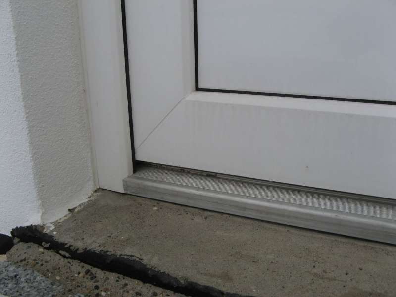 BAU.DE / BAU-Forum: 5. Bild zu Antwort "Garage: Feuchtigkeit im Innenputz – Ursachenanalyse (Fotos)" auf die Frage "Aufsteigende Feuchtigkeit in Garage: Ursachen, Erkennung & Sanierung der Außenwand?" im BAU-Forum "Außenwände und Fassaden" BAU.DE / BAU-Forum: 5. Bild zu Antwort "Garage: Feuchtigkeit im Innenputz – Ursachenanalyse (Fotos)" auf die Frage "Aufsteigende Feuchtigkeit in Garage: Ursachen, Erkennung & Sanierung der Außenwand?" im BAU-Forum "Außenwände und Fassaden"