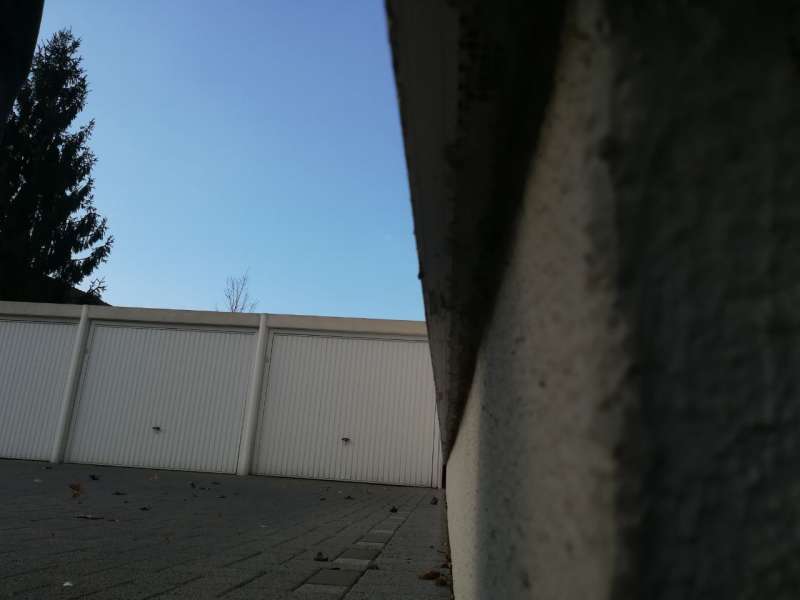 BAU.DE / BAU-Forum: 4. Bild zu Antwort "Hallo und vielen Dank, die Garage wurde ..." auf die Frage "Nasse Fassade, Rinnsal am Kellersockel, Putz zieht Wasser?" im BAU-Forum "Außenwände und Fassaden"