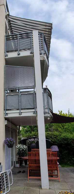 BAU.DE / BAU-Forum: 1. Bild zu Frage "Rostwasser/Algenwasser aus Terrassenpfeiler: Ursachen, Gefahren & Sanierungskosten?" im BAU-Forum "Außenwände und Fassaden" BAU.DE / BAU-Forum: 1. Bild zu Frage "Rostwasser/Algenwasser aus Terrassenpfeiler: Ursachen, Gefahren & Sanierungskosten?" im BAU-Forum "Außenwände und Fassaden"