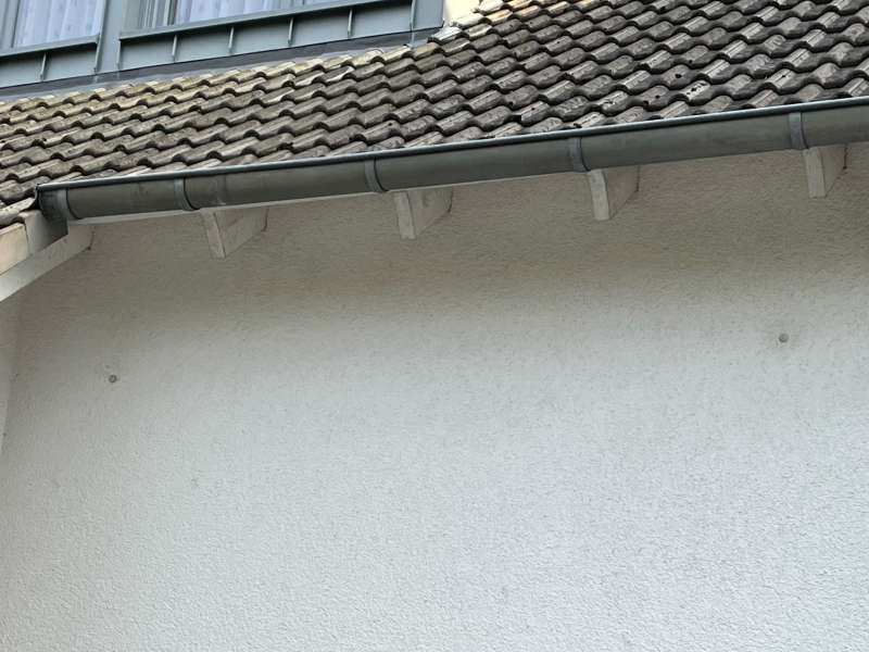 BAU.DE / BAU-Forum: 1. Bild zu Antwort "Gerüstanker: Bestätigung durch Foto & Zustand der Kappen" auf die Frage "Plastikkappen im Außenputz mit Kabel: Ursache, Funktion & Gefahren erkennen?" im BAU-Forum "Außenwände und Fassaden" BAU.DE / BAU-Forum: 1. Bild zu Antwort "Gerüstanker: Bestätigung durch Foto & Zustand der Kappen" auf die Frage "Plastikkappen im Außenputz mit Kabel: Ursache, Funktion & Gefahren erkennen?" im BAU-Forum "Außenwände und Fassaden"