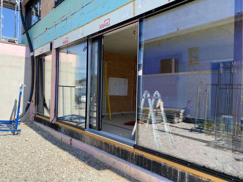 BAU.DE / BAU-Forum: 1. Bild zu Frage "Raffstorekasten Stabilisierung: Bündige Fassade, Risse vermeiden – Kosten & Lösungen?" im BAU-Forum "Außenwände und Fassaden" BAU.DE / BAU-Forum: 1. Bild zu Frage "Raffstorekasten Stabilisierung: Bündige Fassade, Risse vermeiden – Kosten & Lösungen?" im BAU-Forum "Außenwände und Fassaden"