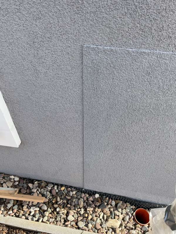 BAU.DE / BAU-Forum: 2. Bild zu Frage "WDVS Fassade reparieren: Absatz, Farbunterschiede & Risse vermeiden? Kosten & Anleitung" im BAU-Forum "Außenwände und Fassaden" BAU.DE / BAU-Forum: 2. Bild zu Frage "WDVS Fassade reparieren: Absatz, Farbunterschiede & Risse vermeiden? Kosten & Anleitung" im BAU-Forum "Außenwände und Fassaden"