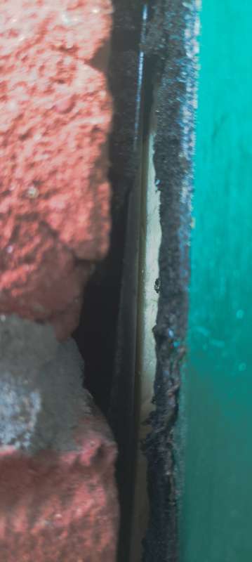 BAU.DE / BAU-Forum: 1. Bild zu Frage "Komprimierband am Fenster wechseln: Schwarze Folie – Wo anbringen? Anleitung & Tipps" im BAU-Forum "Außenwände und Fassaden" BAU.DE / BAU-Forum: 1. Bild zu Frage "Komprimierband am Fenster wechseln: Schwarze Folie – Wo anbringen? Anleitung & Tipps" im BAU-Forum "Außenwände und Fassaden"