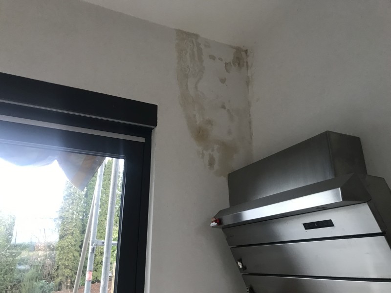 BAU.DE / BAU-Forum: 2. Bild zu Frage "Feuchtigkeit in Porotonziegel: Ursachen, Sanierung & Kosten für monolithisches Mauerwerk?" im BAU-Forum "Außenwände und Fassaden" BAU.DE / BAU-Forum: 2. Bild zu Frage "Feuchtigkeit in Porotonziegel: Ursachen, Sanierung & Kosten für monolithisches Mauerwerk?" im BAU-Forum "Außenwände und Fassaden"