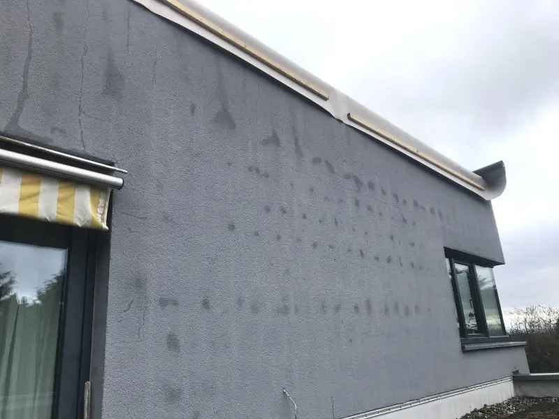 BAU.DE / BAU-Forum: 4. Bild zu Frage "Feuchtigkeit in Porotonziegel: Ursachen, Sanierung & Kosten für monolithisches Mauerwerk?" im BAU-Forum "Außenwände und Fassaden" BAU.DE / BAU-Forum: 4. Bild zu Frage "Feuchtigkeit in Porotonziegel: Ursachen, Sanierung & Kosten für monolithisches Mauerwerk?" im BAU-Forum "Außenwände und Fassaden"