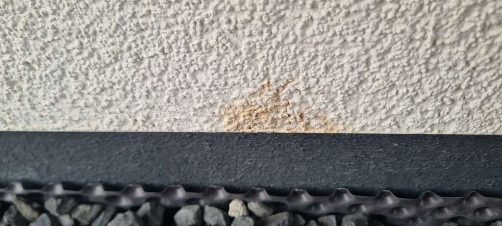 BAU.DE / BAU-Forum: 1. Bild zu Frage "Braune Wasserflecken an Holzfassade: Ursachen, Risiken & Sofortmaßnahmen?" im BAU-Forum "Außenwände und Fassaden" BAU.DE / BAU-Forum: 1. Bild zu Frage "Braune Wasserflecken an Holzfassade: Ursachen, Risiken & Sofortmaßnahmen?" im BAU-Forum "Außenwände und Fassaden"