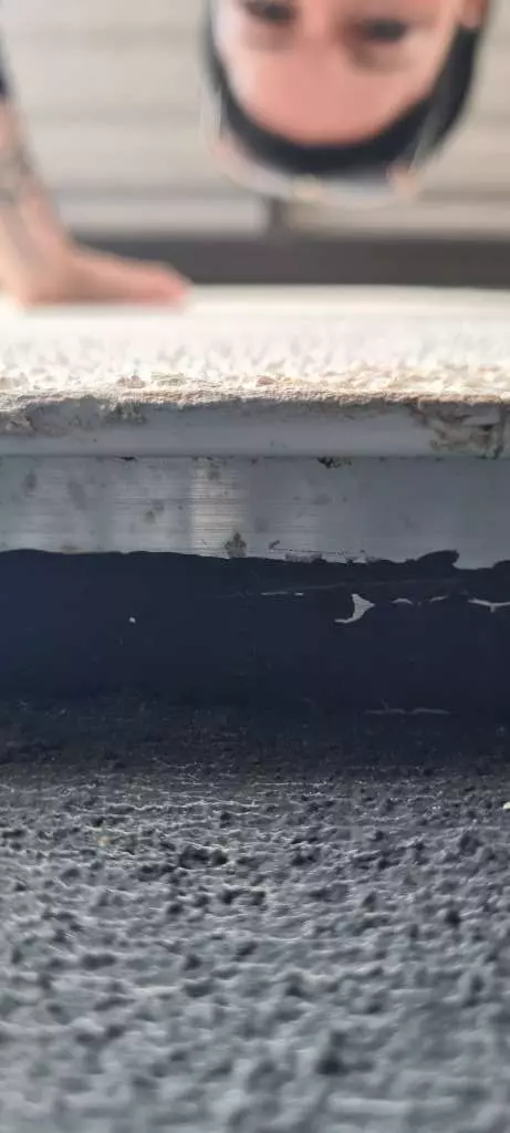 BAU.DE / BAU-Forum: 3. Bild zu Antwort "Braune Flecken Fassade – Durchschlag trotz Bearbeitung: Ursachen?" auf die Frage "Braune Wasserflecken an Holzfassade: Ursachen, Risiken & Sofortmaßnahmen?" im BAU-Forum "Außenwände und Fassaden" BAU.DE / BAU-Forum: 3. Bild zu Antwort "Braune Flecken Fassade – Durchschlag trotz Bearbeitung: Ursachen?" auf die Frage "Braune Wasserflecken an Holzfassade: Ursachen, Risiken & Sofortmaßnahmen?" im BAU-Forum "Außenwände und Fassaden"