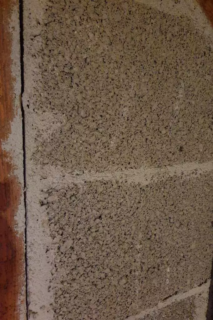 BAU.DE / BAU-Forum: 3. Bild zu Frage "Mauerwerk bestimmen: Materialanalyse, Baujahr 1970, Maße & Bohrwiderstand?" im BAU-Forum "Außenwände und Fassaden" BAU.DE / BAU-Forum: 3. Bild zu Frage "Mauerwerk bestimmen: Materialanalyse, Baujahr 1970, Maße & Bohrwiderstand?" im BAU-Forum "Außenwände und Fassaden"