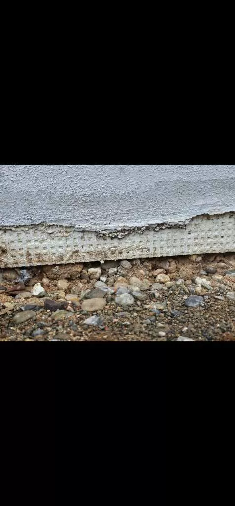 BAU.DE / BAU-Forum: 5. Bild zu Antwort "Anbei noch Fotos" auf die Frage "WDVS Ausführung prüfen: Lichtschacht-Anschluss, Perimeterdämmung & Risiken?" im BAU-Forum "Außenwände und Fassaden" BAU.DE / BAU-Forum: 5. Bild zu Antwort "Anbei noch Fotos" auf die Frage "WDVS Ausführung prüfen: Lichtschacht-Anschluss, Perimeterdämmung & Risiken?" im BAU-Forum "Außenwände und Fassaden"