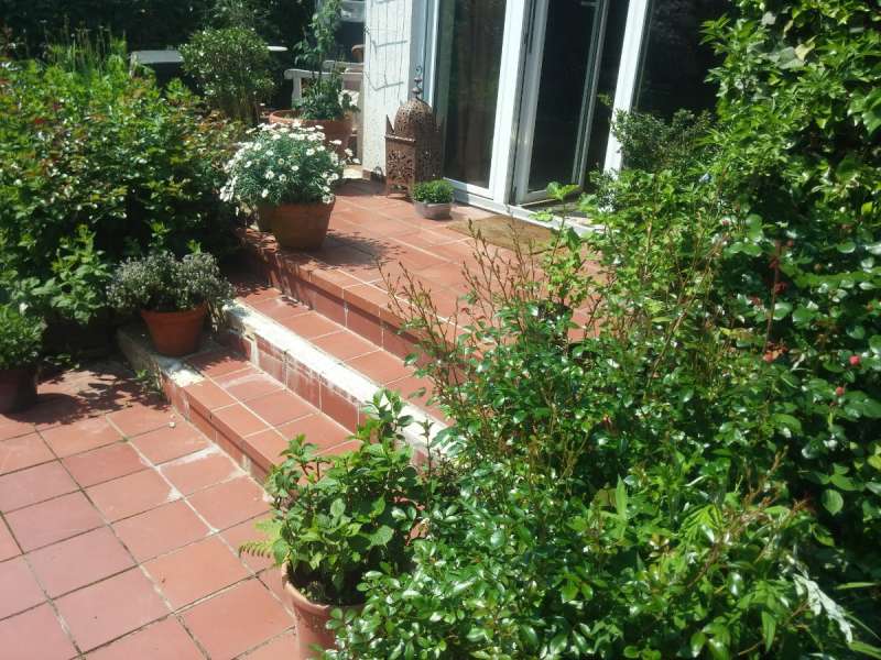 BAU.DE / BAU-Forum: 1. Bild zu Frage "Terrassensanierung: Kosten, Aufbau, Material & Vorgehen bei Frostschäden?" im BAU-Forum "Balkon und Terrasse" BAU.DE / BAU-Forum: 1. Bild zu Frage "Terrassensanierung: Kosten, Aufbau, Material & Vorgehen bei Frostschäden?" im BAU-Forum "Balkon und Terrasse"