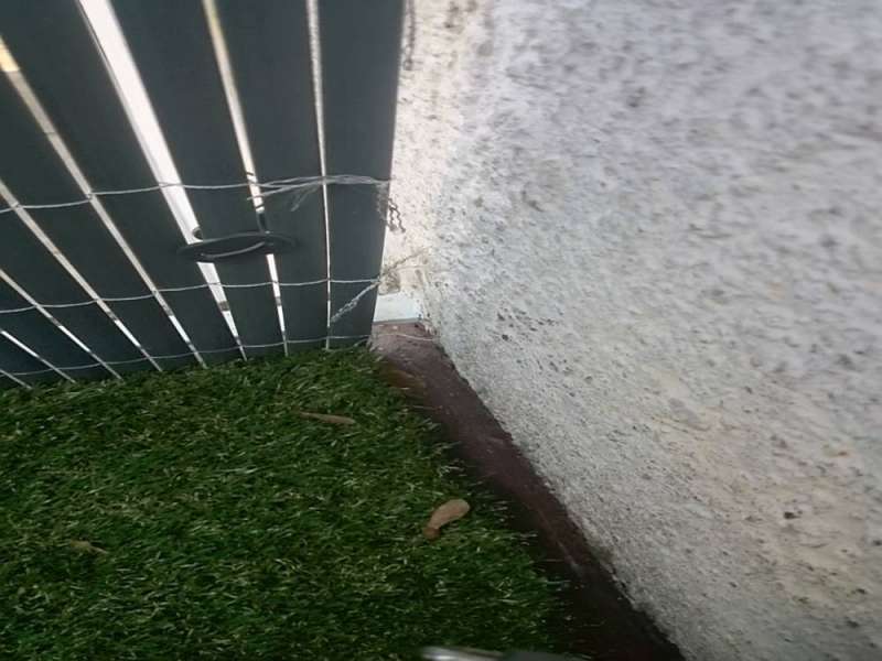 BAU.DE / BAU-Forum: 3. Bild zu Frage "Balkongeländer kürzen: Statik prüfen? Risiken, Stützfunktion & Abbruchgefahr?" im BAU-Forum "Balkon und Terrasse" BAU.DE / BAU-Forum: 3. Bild zu Frage "Balkongeländer kürzen: Statik prüfen? Risiken, Stützfunktion & Abbruchgefahr?" im BAU-Forum "Balkon und Terrasse"