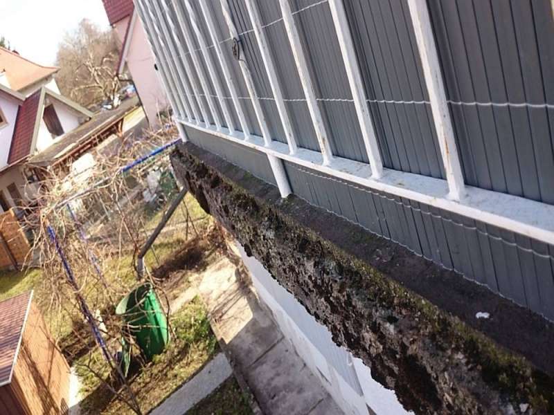 BAU.DE / BAU-Forum: 5. Bild zu Frage "Balkongeländer kürzen: Statik prüfen? Risiken, Stützfunktion & Abbruchgefahr?" im BAU-Forum "Balkon und Terrasse" BAU.DE / BAU-Forum: 5. Bild zu Frage "Balkongeländer kürzen: Statik prüfen? Risiken, Stützfunktion & Abbruchgefahr?" im BAU-Forum "Balkon und Terrasse"