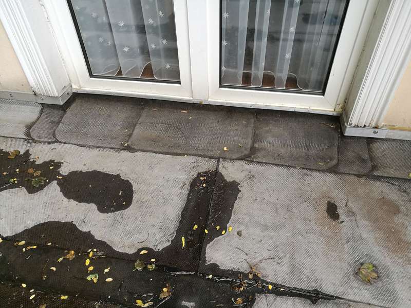 BAU.DE / BAU-Forum: 4. Bild zu Frage "Terrassenbelag ohne Gefälle: WPC Dielen, Entwässerungsrinne & Stolperstufen vermeiden?" im BAU-Forum "Balkon und Terrasse" BAU.DE / BAU-Forum: 4. Bild zu Frage "Terrassenbelag ohne Gefälle: WPC Dielen, Entwässerungsrinne & Stolperstufen vermeiden?" im BAU-Forum "Balkon und Terrasse"