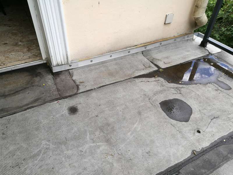 BAU.DE / BAU-Forum: 5. Bild zu Frage "Terrassenbelag ohne Gefälle: WPC Dielen, Entwässerungsrinne & Stolperstufen vermeiden?" im BAU-Forum "Balkon und Terrasse" BAU.DE / BAU-Forum: 5. Bild zu Frage "Terrassenbelag ohne Gefälle: WPC Dielen, Entwässerungsrinne & Stolperstufen vermeiden?" im BAU-Forum "Balkon und Terrasse"