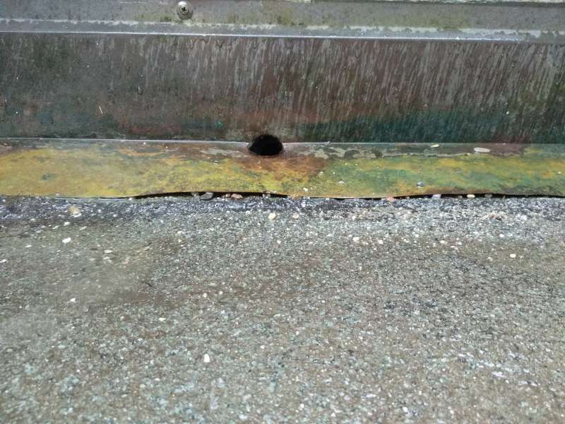 BAU.DE / BAU-Forum: 1. Bild zu Antwort "Balkonsanierung: Gefälle nachträglich mit Bitumen realisieren?" auf die Frage "Bitumen-Dach nachträglich Gefälle geben: Methoden, Material & Kosten für Terrassen?" im BAU-Forum "Balkon und Terrasse" BAU.DE / BAU-Forum: 1. Bild zu Antwort "Balkonsanierung: Gefälle nachträglich mit Bitumen realisieren?" auf die Frage "Bitumen-Dach nachträglich Gefälle geben: Methoden, Material & Kosten für Terrassen?" im BAU-Forum "Balkon und Terrasse"