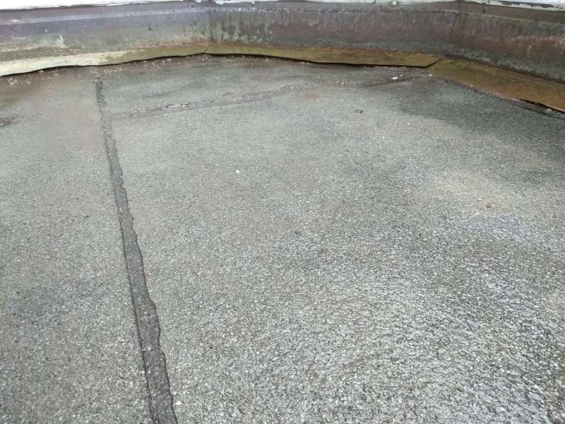 BAU.DE / BAU-Forum: 2. Bild zu Antwort "Balkonsanierung: Gefälle nachträglich mit Bitumen realisieren?" auf die Frage "Bitumen-Dach nachträglich Gefälle geben: Methoden, Material & Kosten für Terrassen?" im BAU-Forum "Balkon und Terrasse" BAU.DE / BAU-Forum: 2. Bild zu Antwort "Balkonsanierung: Gefälle nachträglich mit Bitumen realisieren?" auf die Frage "Bitumen-Dach nachträglich Gefälle geben: Methoden, Material & Kosten für Terrassen?" im BAU-Forum "Balkon und Terrasse"