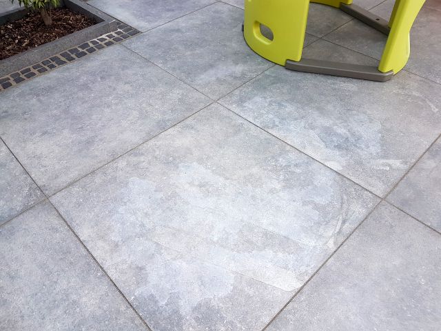 BAU.DE / BAU-Forum: 1. Bild zu Antwort "Problem: Ähnliche weiße Flecken auf Feinsteinzeug-Terrasse entdeckt" auf die Frage "Weiße Flecken auf Feinsteinzeug-Terrasse: Ursachen, Reinigung & Vermeidung?" im BAU-Forum "Balkon und Terrasse" BAU.DE / BAU-Forum: 1. Bild zu Antwort "Problem: Ähnliche weiße Flecken auf Feinsteinzeug-Terrasse entdeckt" auf die Frage "Weiße Flecken auf Feinsteinzeug-Terrasse: Ursachen, Reinigung & Vermeidung?" im BAU-Forum "Balkon und Terrasse"