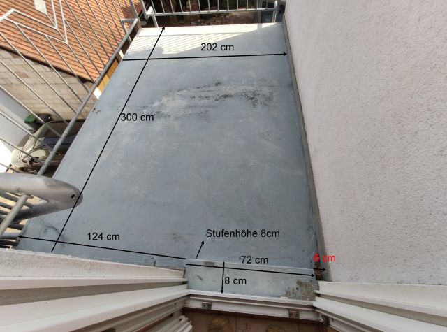 BAU.DE / BAU-Forum: 1. Bild zu Frage "Balkonsanierung: Steinteppich auf Estrich – Abdichtung, Material & Kosten?" im BAU-Forum "Balkon und Terrasse" BAU.DE / BAU-Forum: 1. Bild zu Frage "Balkonsanierung: Steinteppich auf Estrich – Abdichtung, Material & Kosten?" im BAU-Forum "Balkon und Terrasse"