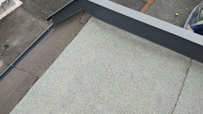 BAU.DE / BAU-Forum: 3. Bild zu Frage "Terrassenmauer auf Bitumendach bauen: Verbindung, Statik & Entwässerung prüfen?" im BAU-Forum "Balkon und Terrasse" BAU.DE / BAU-Forum: 3. Bild zu Frage "Terrassenmauer auf Bitumendach bauen: Verbindung, Statik & Entwässerung prüfen?" im BAU-Forum "Balkon und Terrasse"