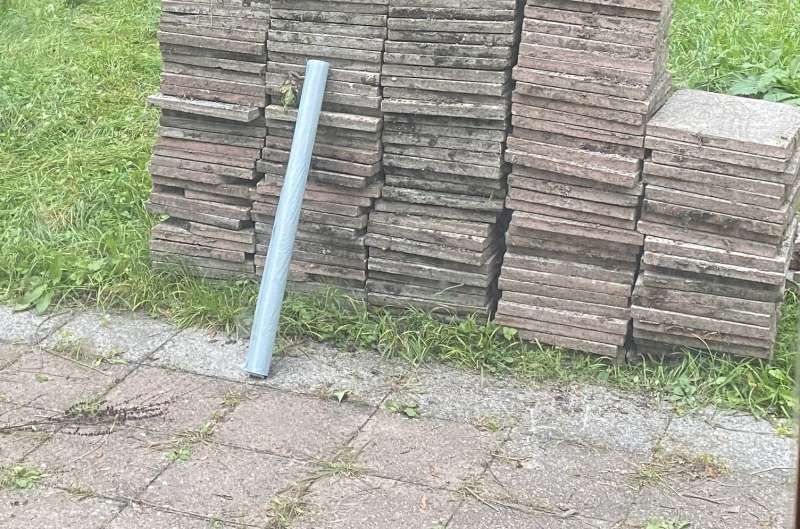 BAU.DE / BAU-Forum: 1. Bild zu Frage "Terrasse neu verlegen: Drainagemörtel vs. Splittbett – Knirschen, Fugen & Materialwahl?" im BAU-Forum "Balkon und Terrasse" BAU.DE / BAU-Forum: 1. Bild zu Frage "Terrasse neu verlegen: Drainagemörtel vs. Splittbett – Knirschen, Fugen & Materialwahl?" im BAU-Forum "Balkon und Terrasse"
