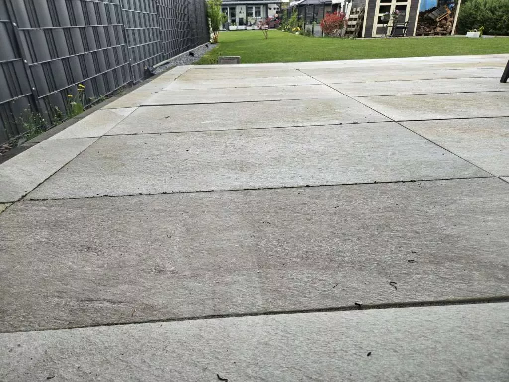 BAU.DE / BAU-Forum: 1. Bild zu Frage "Terrassenplatten wiederverwenden oder entsorgen: Was ist bei Sanierung möglich?" im BAU-Forum "Balkon und Terrasse" BAU.DE / BAU-Forum: 1. Bild zu Frage "Terrassenplatten wiederverwenden oder entsorgen: Was ist bei Sanierung möglich?" im BAU-Forum "Balkon und Terrasse"