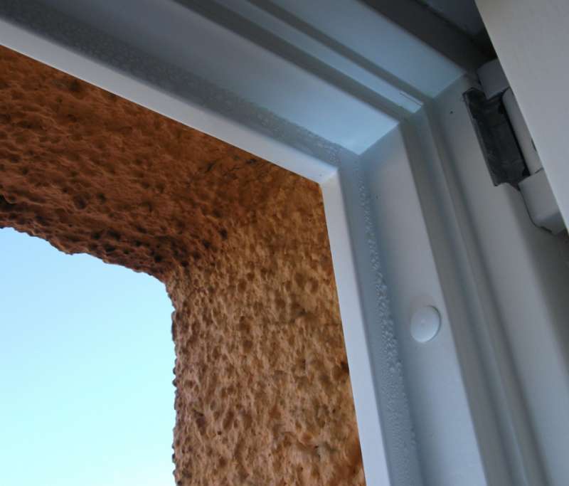 Bild zum BAU-Forumsbeitrag: Feuchtigkeit im Blendrahmenfalz (Fenster) im Forum Bauphysik