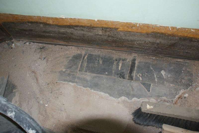 BAU.DE / BAU-Forum: 2. Bild zu Antwort "weitere Bilder ..." auf die Frage "Bodenplatten identifizieren: Material, Alter & potentielle Gefahren im Altbau?" im BAU-Forum "Baustoffe" BAU.DE / BAU-Forum: 2. Bild zu Antwort "weitere Bilder ..." auf die Frage "Bodenplatten identifizieren: Material, Alter & potentielle Gefahren im Altbau?" im BAU-Forum "Baustoffe"
