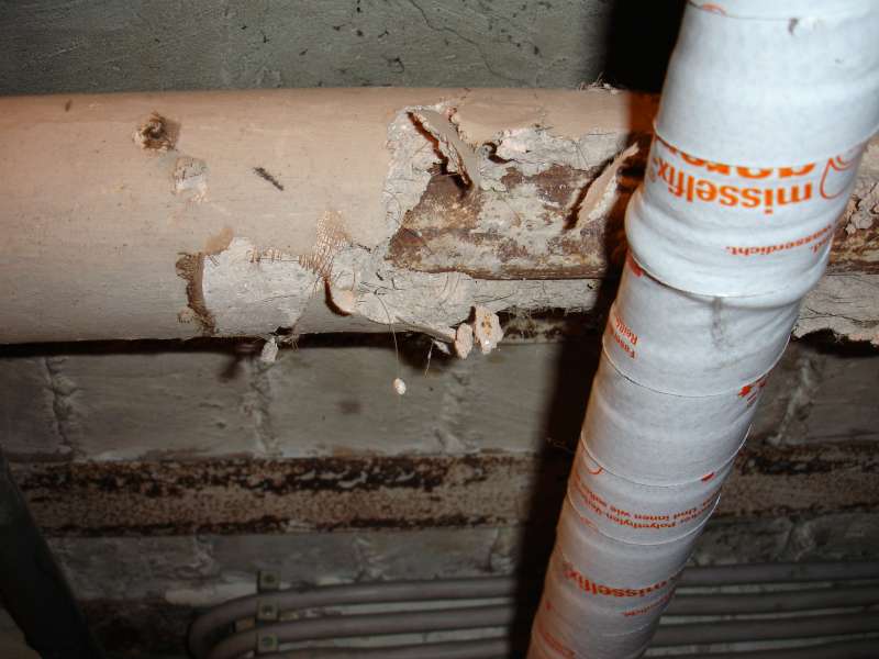 BAU.DE / BAU-Forum: 4. Bild zu Frage "Asbest in Rohrverkleidung erkennen: Gefahren, Analyse & Sanierung im Altbau?" im BAU-Forum "Baustoffe" BAU.DE / BAU-Forum: 4. Bild zu Frage "Asbest in Rohrverkleidung erkennen: Gefahren, Analyse & Sanierung im Altbau?" im BAU-Forum "Baustoffe"