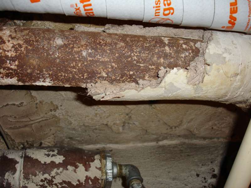 BAU.DE / BAU-Forum: 5. Bild zu Frage "Asbest in Rohrverkleidung erkennen: Gefahren, Analyse & Sanierung im Altbau?" im BAU-Forum "Baustoffe" BAU.DE / BAU-Forum: 5. Bild zu Frage "Asbest in Rohrverkleidung erkennen: Gefahren, Analyse & Sanierung im Altbau?" im BAU-Forum "Baustoffe"