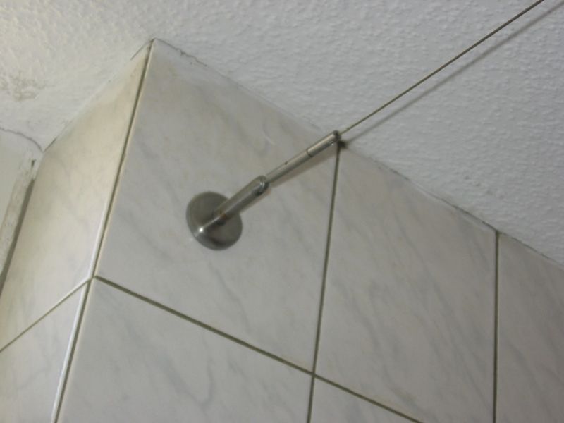 BAU.DE / BAU-Forum: 3. Bild zu Frage "Sauerkrautdecke: Duschvorhang schief befestigen – Ursachen, Risiken & Lösungen?" im BAU-Forum "Baustoffe" BAU.DE / BAU-Forum: 3. Bild zu Frage "Sauerkrautdecke: Duschvorhang schief befestigen – Ursachen, Risiken & Lösungen?" im BAU-Forum "Baustoffe"