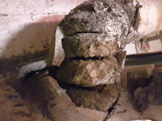 BAU.DE / BAU-Forum: 1. Bild zu Frage "Asbesthaltige Rohrisolierung" im BAU-Forum "Baustoffe" BAU.DE / BAU-Forum: 1. Bild zu Frage "Asbesthaltige Rohrisolierung" im BAU-Forum "Baustoffe"