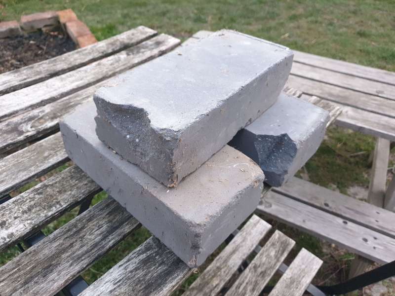 BAU.DE / BAU-Forum: 1. Bild zu Frage "Was ist das für ein Stein?" im BAU-Forum "Baustoffe" BAU.DE / BAU-Forum: 1. Bild zu Frage "Was ist das für ein Stein?" im BAU-Forum "Baustoffe"