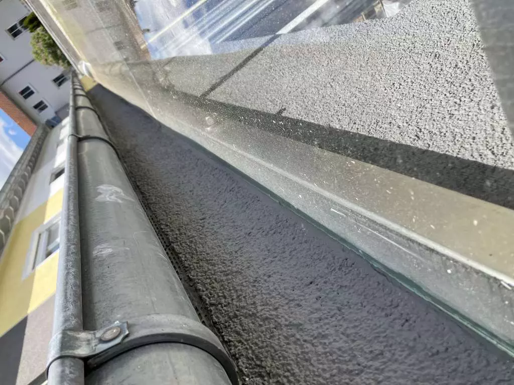 BAU.DE / BAU-Forum: 4. Bild zu Antwort "Terrassendach: Glasplatten – Keine Verschraubung sichtbar!" auf die Frage "Terrassendach Glasplatten: Schaumstoff-Streifen lösen sich – Ursachen & Lösungen?" im BAU-Forum "Baustoffe" BAU.DE / BAU-Forum: 4. Bild zu Antwort "Terrassendach: Glasplatten – Keine Verschraubung sichtbar!" auf die Frage "Terrassendach Glasplatten: Schaumstoff-Streifen lösen sich – Ursachen & Lösungen?" im BAU-Forum "Baustoffe"