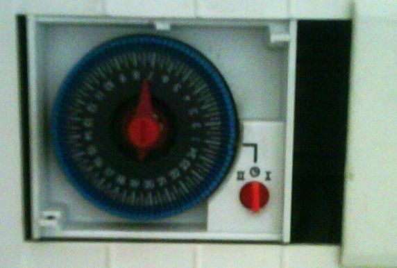 BAU.DE / BAU-Forum: 2. Bild zu Frage "Zeitschaltuhr im Verteilerschrank programmieren: Hersteller, Typ bestimmen & Anleitung finden?" im BAU-Forum "Beleuchtung: Lampen und Leuchten" BAU.DE / BAU-Forum: 2. Bild zu Frage "Zeitschaltuhr im Verteilerschrank programmieren: Hersteller, Typ bestimmen & Anleitung finden?" im BAU-Forum "Beleuchtung: Lampen und Leuchten"