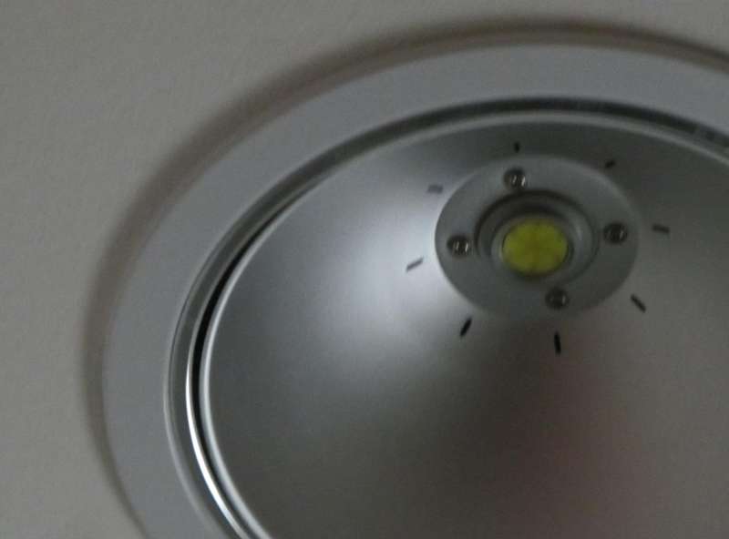 BAU.DE / BAU-Forum: 1. Bild zu Frage "Einbauleuchte Leuchtmittel wechseln: Anleitung, Gefahren & passende Ersatzleuchten finden" im BAU-Forum "Beleuchtung: Lampen und Leuchten" BAU.DE / BAU-Forum: 1. Bild zu Frage "Einbauleuchte Leuchtmittel wechseln: Anleitung, Gefahren & passende Ersatzleuchten finden" im BAU-Forum "Beleuchtung: Lampen und Leuchten"