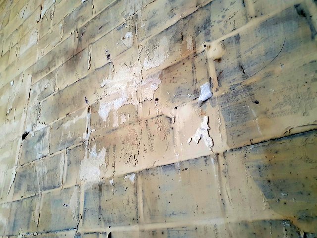 Bild zum BAU-Forumsbeitrag: Lehmfarbe auf Mauerwerk  -  Styropor und Kleberreste beseitigen im Forum Ökologisches und biologisches Bauen