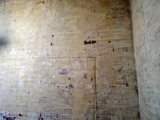 Bild zum BAU-Forumsbeitrag: Lehmfarbe auf Mauerwerk  -  Styropor und Kleberreste beseitigen im Forum Ökologisches und biologisches Bauen