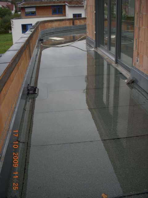 BAU.DE - Forum - Dach - 15429: Wasser läuft auf Dachterrassen und